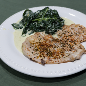 Churrasquito de pollo con espinaca a la crema