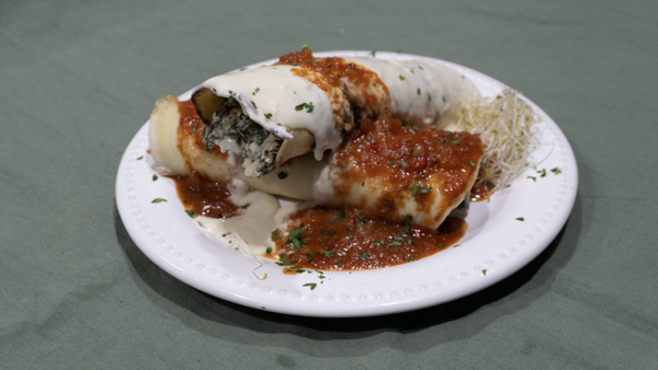 Canelones de ricota, verdura y muzzarella con salsa mixta - Imagen 2