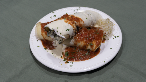Canelones de ricota, verdura y muzzarella con salsa mixta