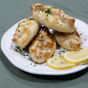 Empanadas de queso y cebolla (masa clásica)
