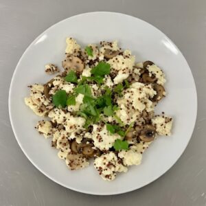 Revuelto de claras con hongos y quinoa