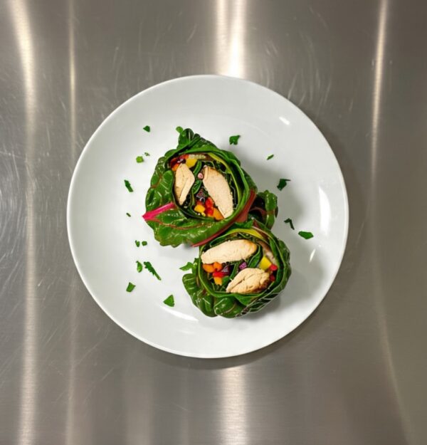 Wrap de pollo y vegetales con hojas de acelga