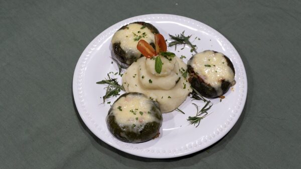 Zapallitos rellenos de carne y queso