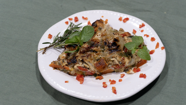 Omelette de huevos y avena con vegetales asados
