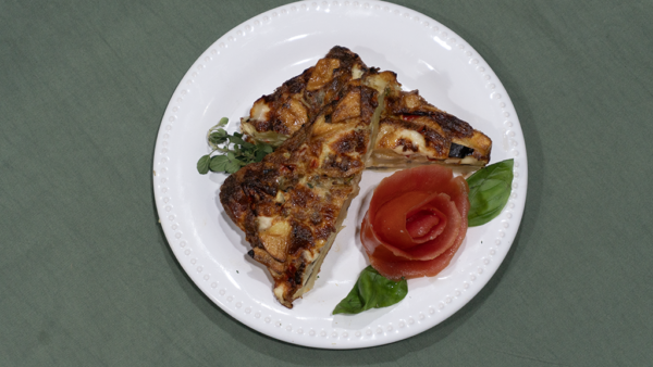 Tortilla de papas con vegetales y queso