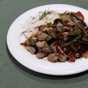 Wok de cerdo magro con arroz y vegetales