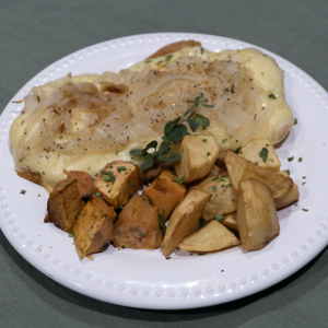 Milanesa de ternera a la fugazzeta con papas y boniato