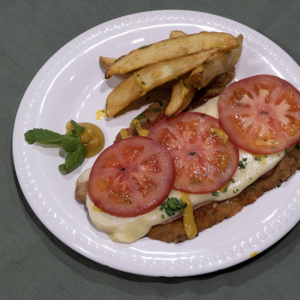 Milanesa de ternera a la napolitana con papas y boniato